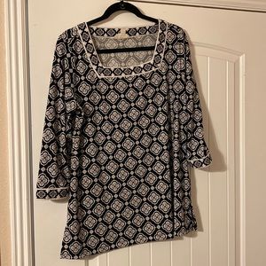 Magnolia grace top with square neck trefoil design xl